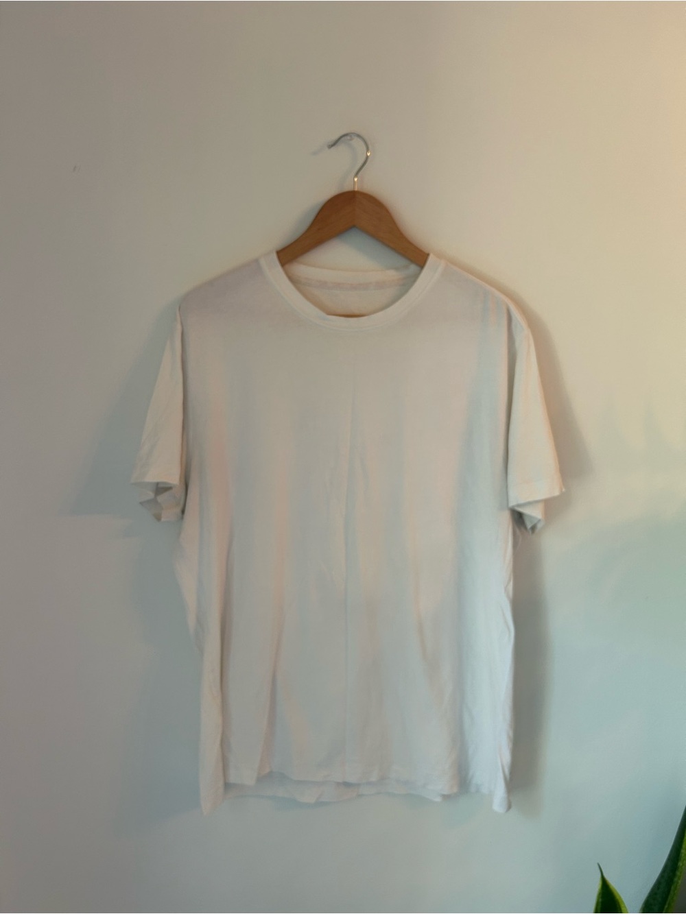 lululemon athletica Men's White Crew Neck Short Sleeve Tee